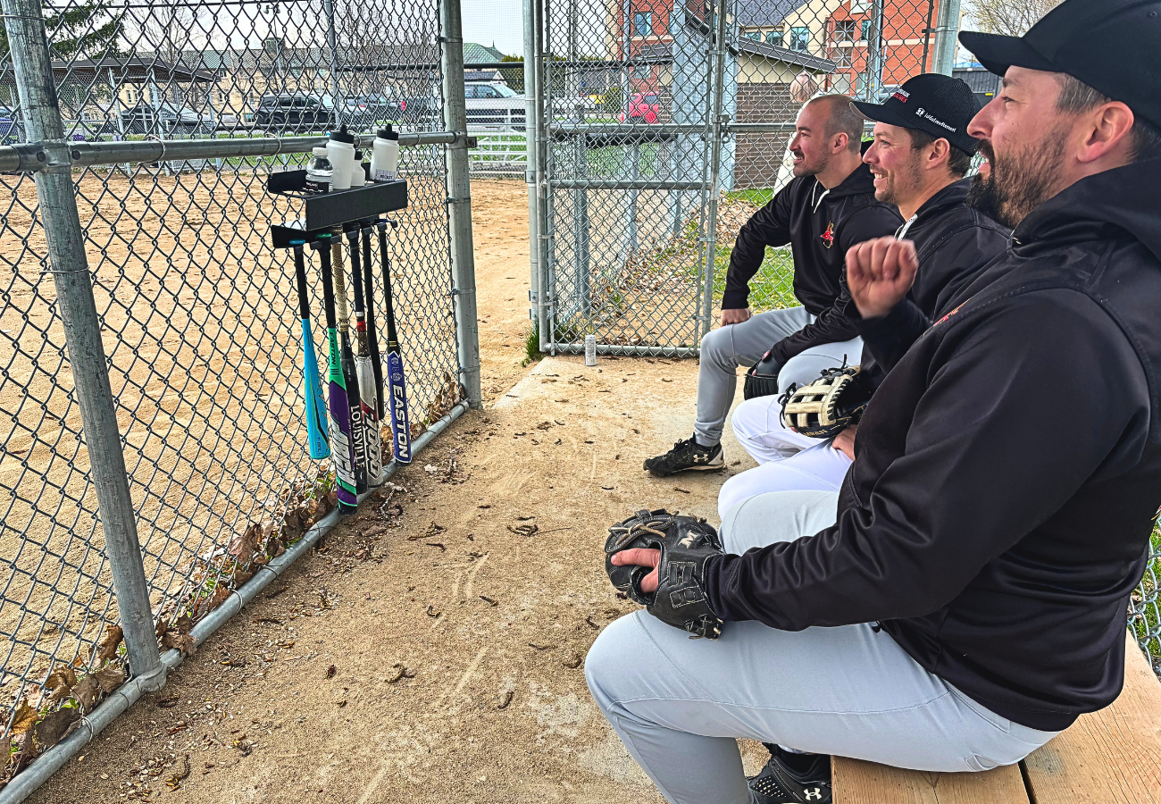 Support portatif pour bouteilles et bâtons de baseball
