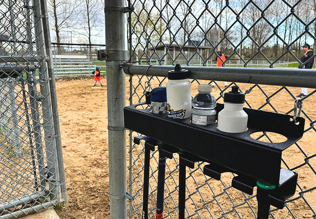 Support portatif pour bouteilles et bâtons de baseball